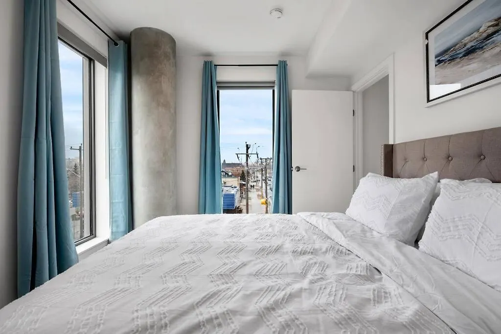Two Bed Downtown Unit With Parking Apartment Calgary