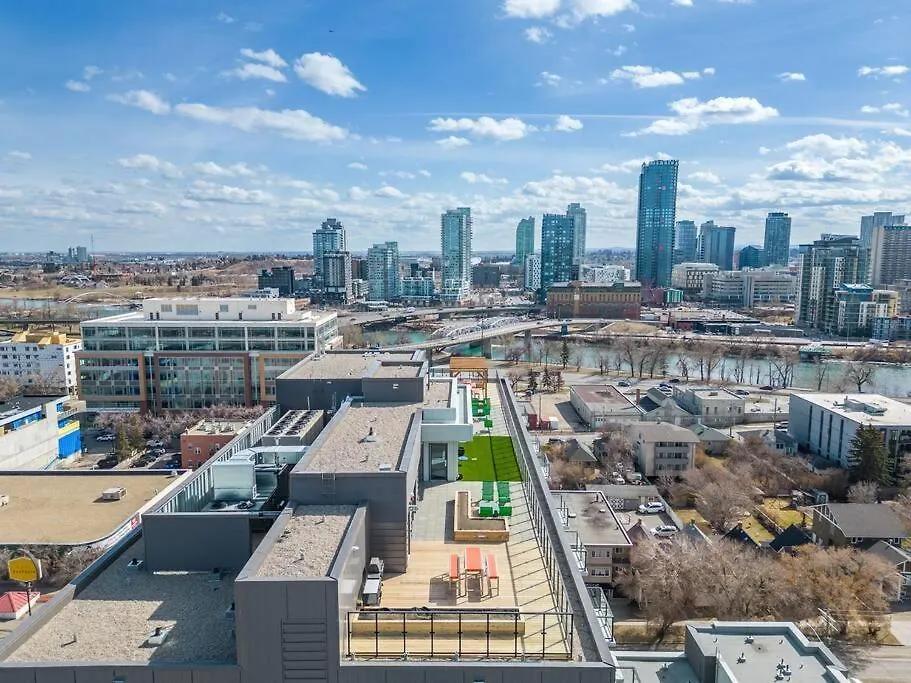 Two Bed Downtown Unit With Parking Apartment Calgary 0*,  Canada