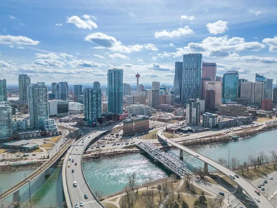 Two Bed Downtown Unit With Parking Apartment Calgary