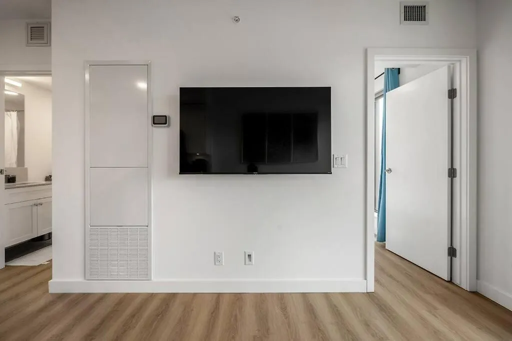 Two Bed Downtown Unit With Parking Apartment Calgary