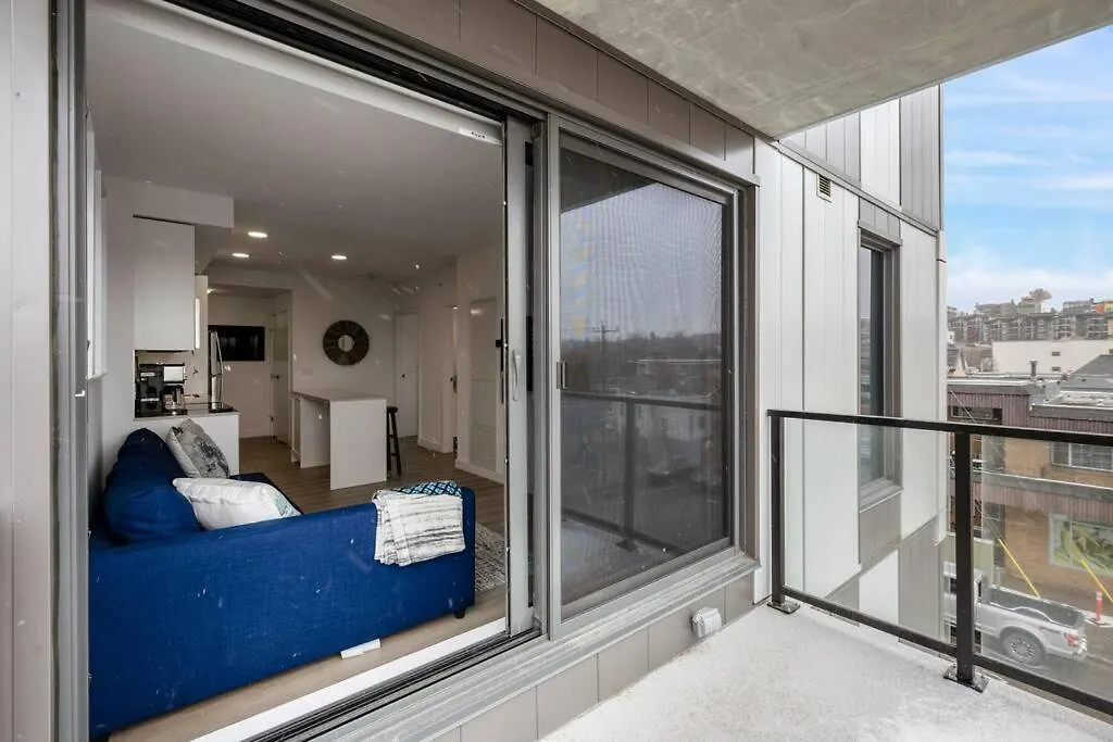 Two Bed Downtown Unit With Parking Apartment Calgary